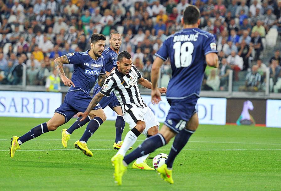 Il gol di Tevez che ha aperto le danze contro l&#39;Udinese. Ansa